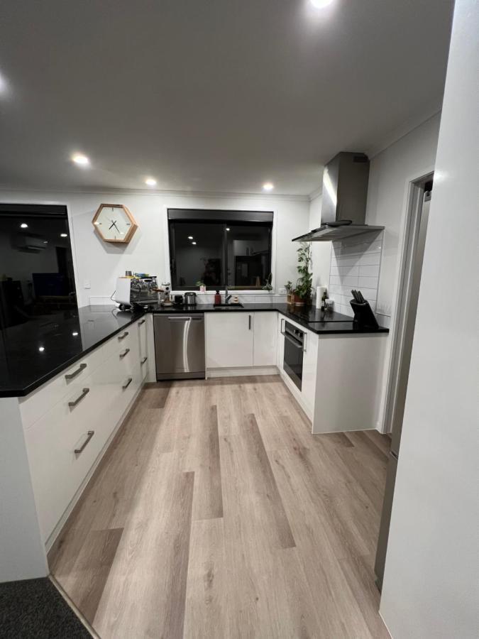 Convenient And Comfortable Waitara Екстер'єр фото